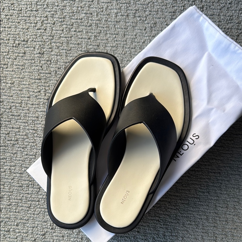 NEOUS  Women's Lanke Black Leather Flip Flops Flat Sandals Size Italian 37.5 New